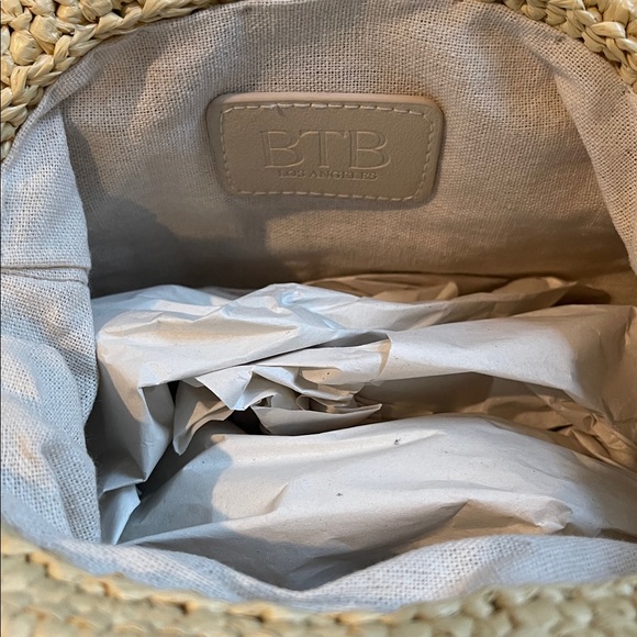 Basket Clutch with Pearl Detailing - Picture 6 of 9